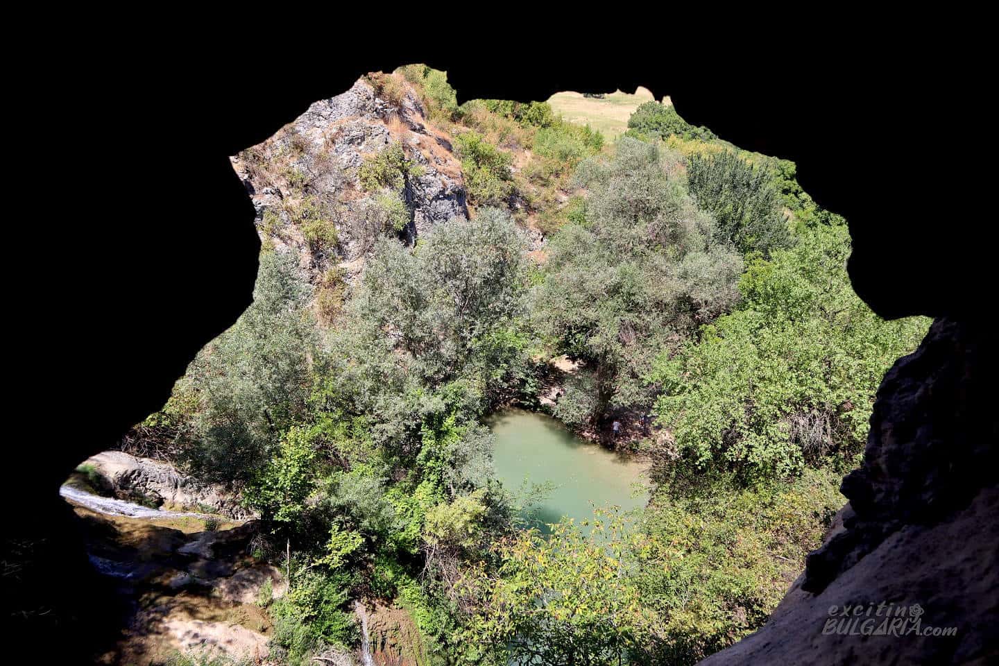 Hotnitsa waterfall from above
