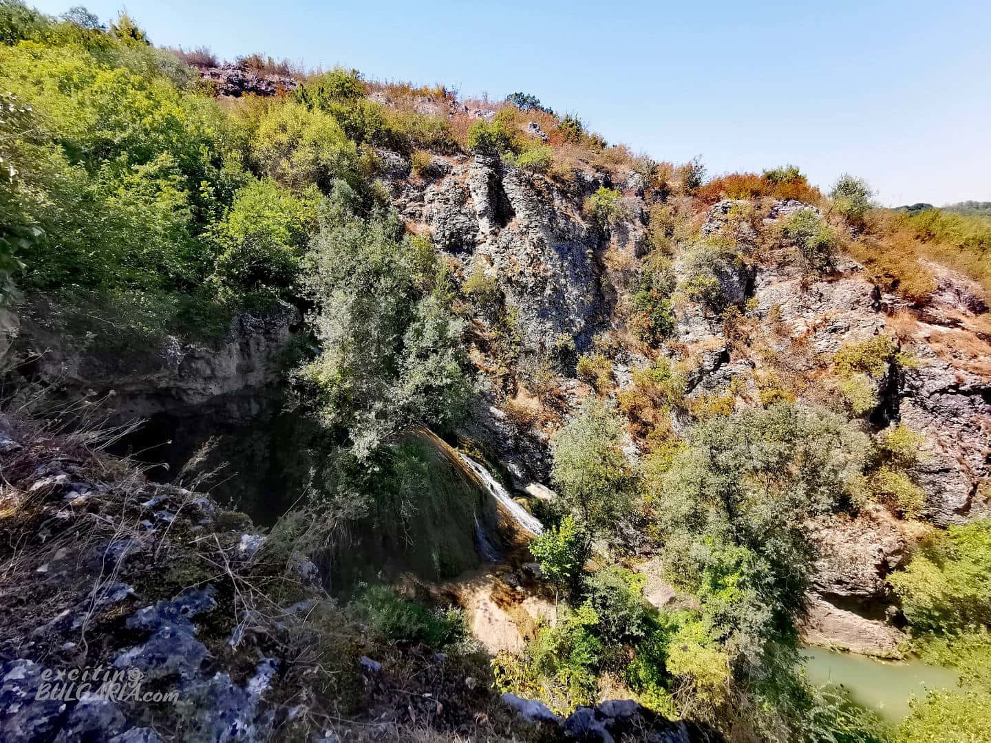 Hotnitsa waterfall from above