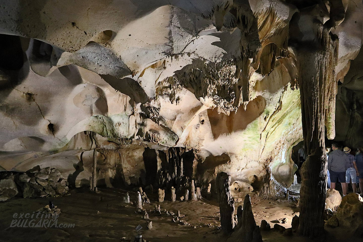 Formations in Orlova Chuka Cave