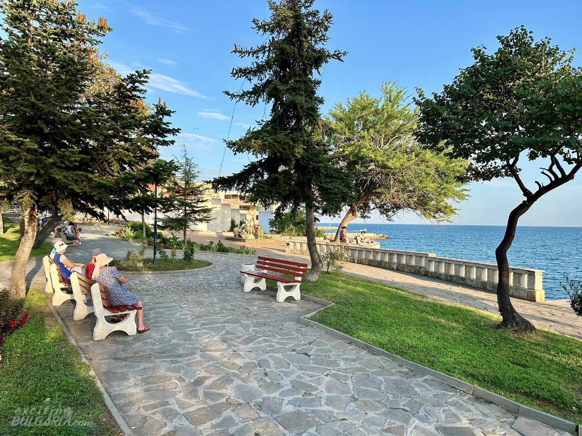 Pomorie-Yavorov-statue